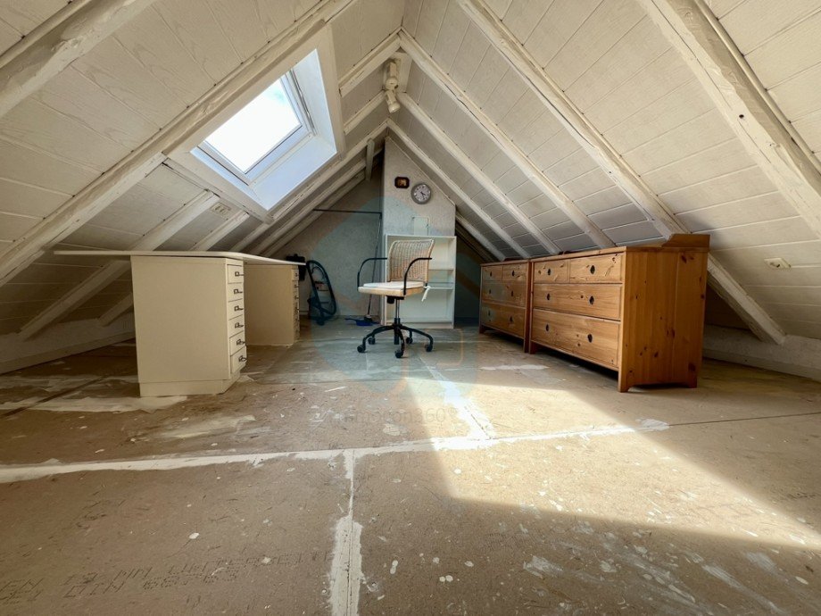 Spitzboden Zweifamilienhaus Waldsolms / Brandoberndorf