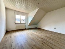 Zimmer 3 Sch�ne 4-ZKB-Dachgeschoss-Wohnung in Butzbach-Pohl-G�ns! (Bitte sonstige Angaben beachten)