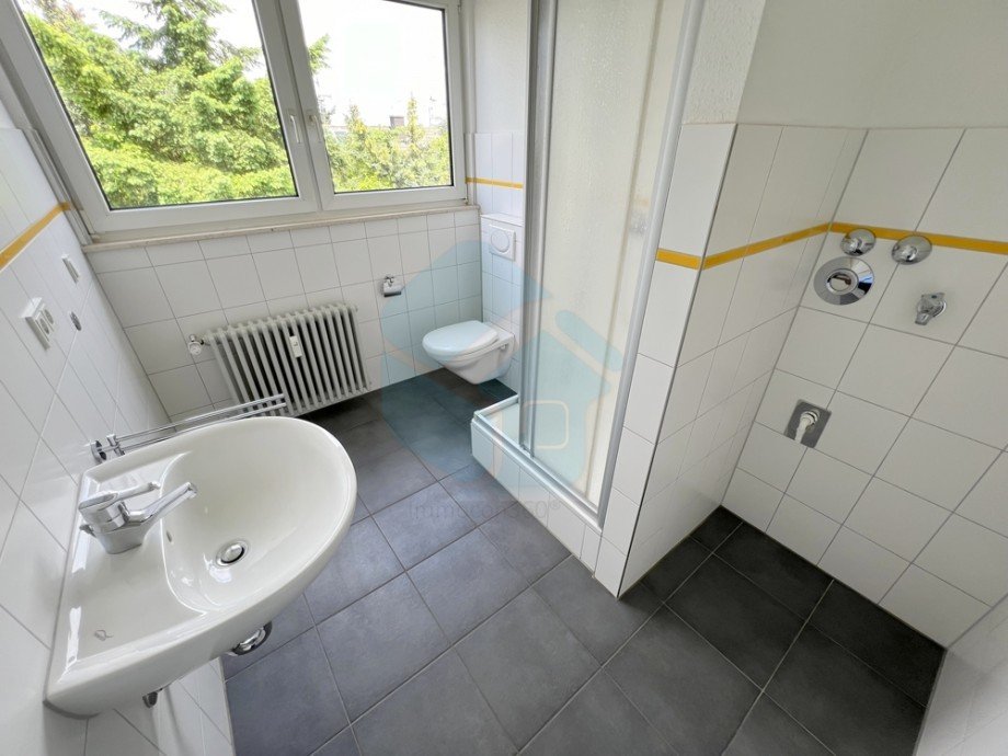 Badezimmer Ansicht 1 Dachgeschosswohnung Bad Nauheim
