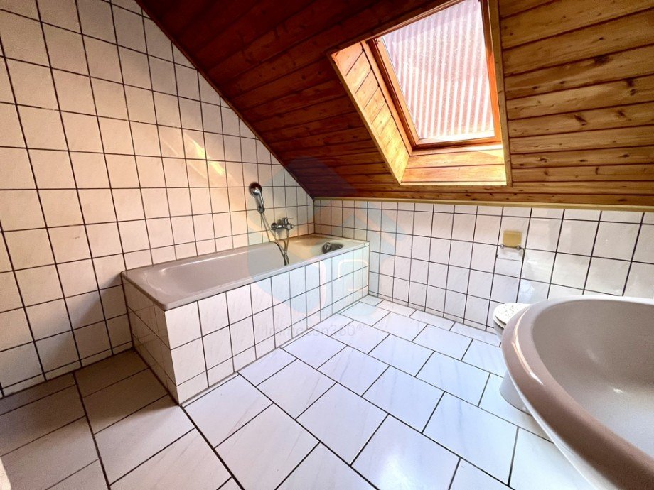 Bad DG Einfamilienhaus W�lfersheim / Wohnbach