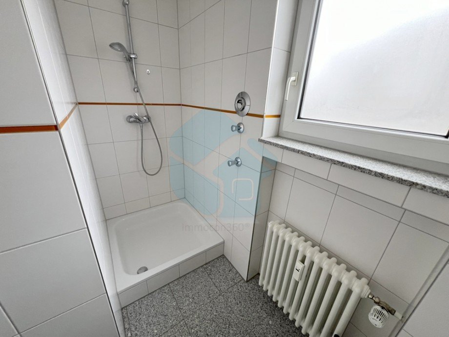 Badezimmer Ansicht 2 Etagenwohnung Bad Nauheim