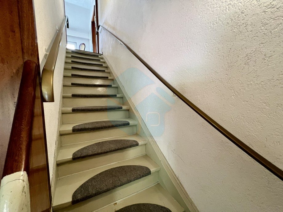 Treppenaufgang Zweifamilienhaus Waldsolms / Brandoberndorf