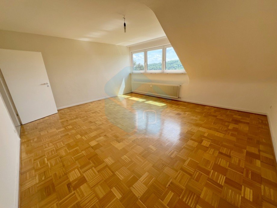 Wohnzimmer Ansicht 2 Dachgeschosswohnung Bad Nauheim