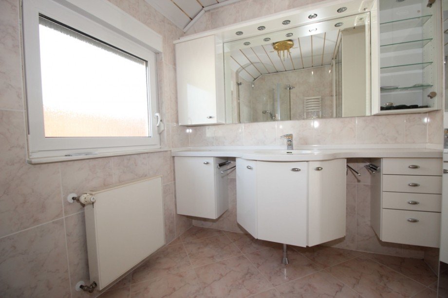 Badezimmer DG Einfamilienhaus W�lfersheim