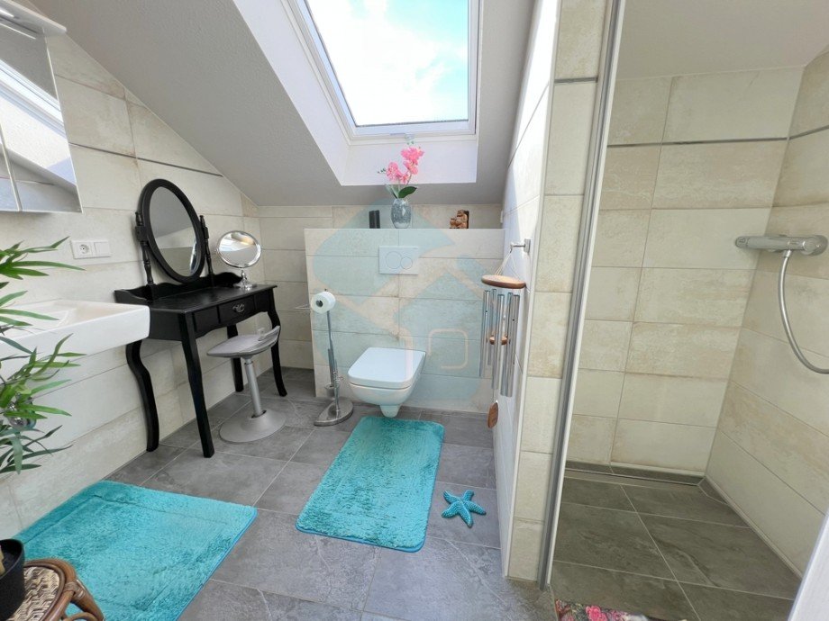 Badezimmer 1 Dachgeschoss Einfamilienhaus Butzbach / Griedel