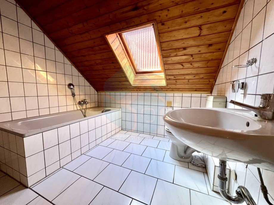 Bad DG Einfamilienhaus W�lfersheim / Wohnbach