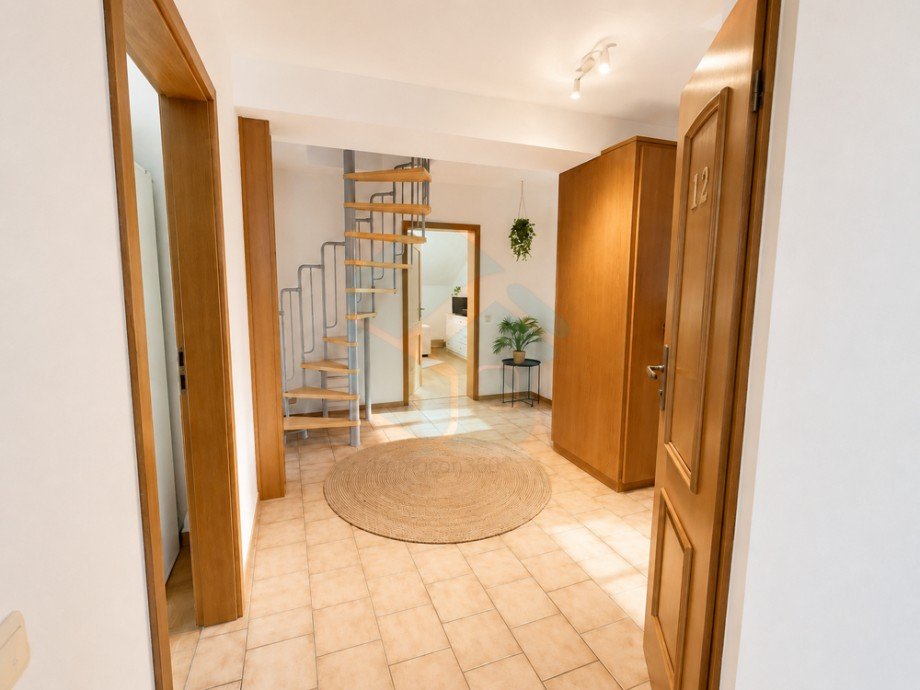 Flur 2 Maisonettewohnung Butzbach / Kirch-G�ns