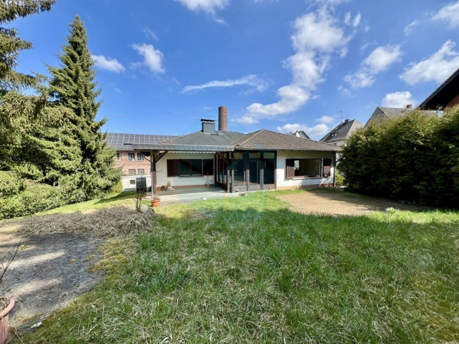 Gartenansicht zum Haus Bungalow Waldsolms / Brandoberndorf