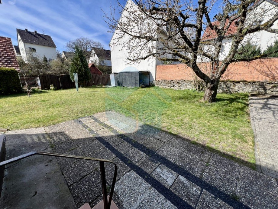 Hofeinfahrt Zweifamilienhaus Waldsolms / Brandoberndorf