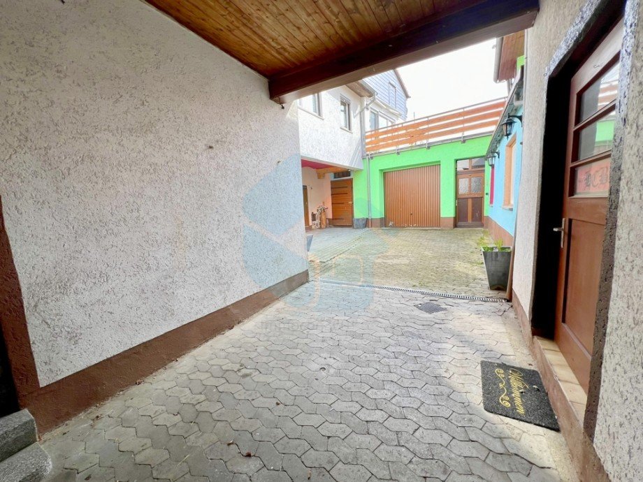 Hofeinfahrt Einfamilienhaus M�nzenberg / Ober-H�rgern