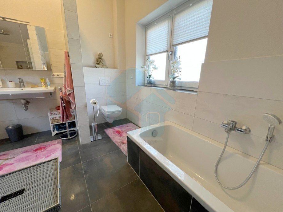Badezimmer 2 Dachgeschoss Einfamilienhaus Butzbach / Griedel
