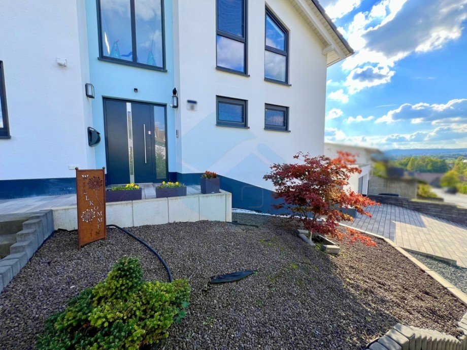 Frontansicht Hauseingang Einfamilienhaus Butzbach / Griedel