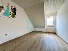 Zimmer 2 Sch�ne 4-ZKB-Dachgeschoss-Wohnung in Butzbach-Pohl-G�ns! (Bitte sonstige Angaben beachten)