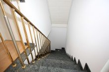 Treppenabgang zum EG TERMINE AUSGEBUCHT! Sch�nes, ger�umiges EFH mit sch�nem Garten in ruhiger Lage!