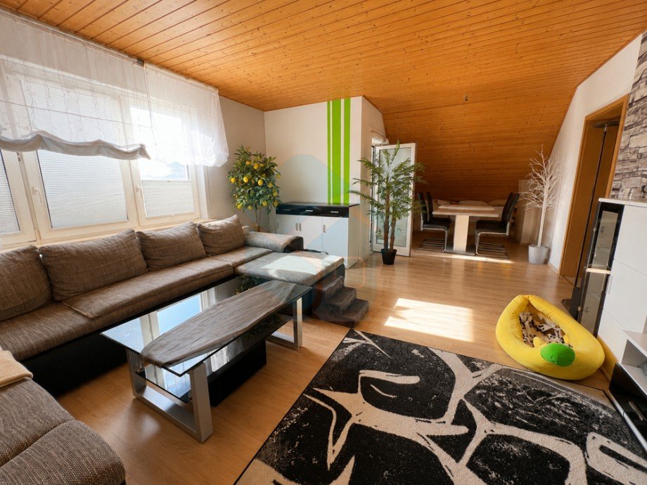 Wohnung DG Wohnzimmer Mehrfamilienhaus W�lfersheim / Wohnbach