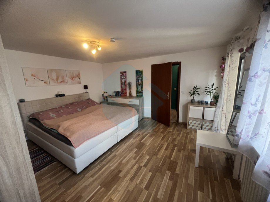 Schlafzimmer 1 Obergeschoss Ansicht 2 Einfamilienhaus Reichelsheim / Beienheim
