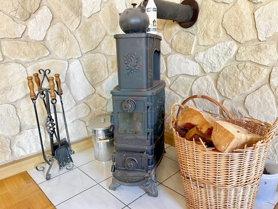 Holzofen im Wohnzimmer Einfamilienhaus M�nzenberg / Ober-H�rgern