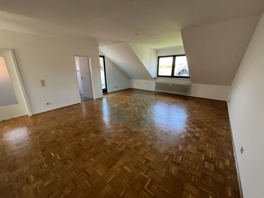 Wohnzimmer Ansicht 2 Dachgeschosswohnung Bad Nauheim
