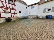 Hofansicht RESERVIERT! Ger�umiges Haus im Kern von Butzbach-Niederweisel!