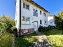 Frontansicht +provisionsfrei f�r Kaufende+ Einfamilienhaus mit Potential und gro�em Grundst�ck in 35510 Butzbach!