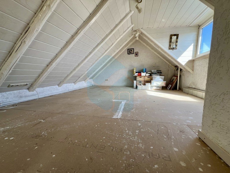 Spitzboden Zweifamilienhaus Waldsolms / Brandoberndorf