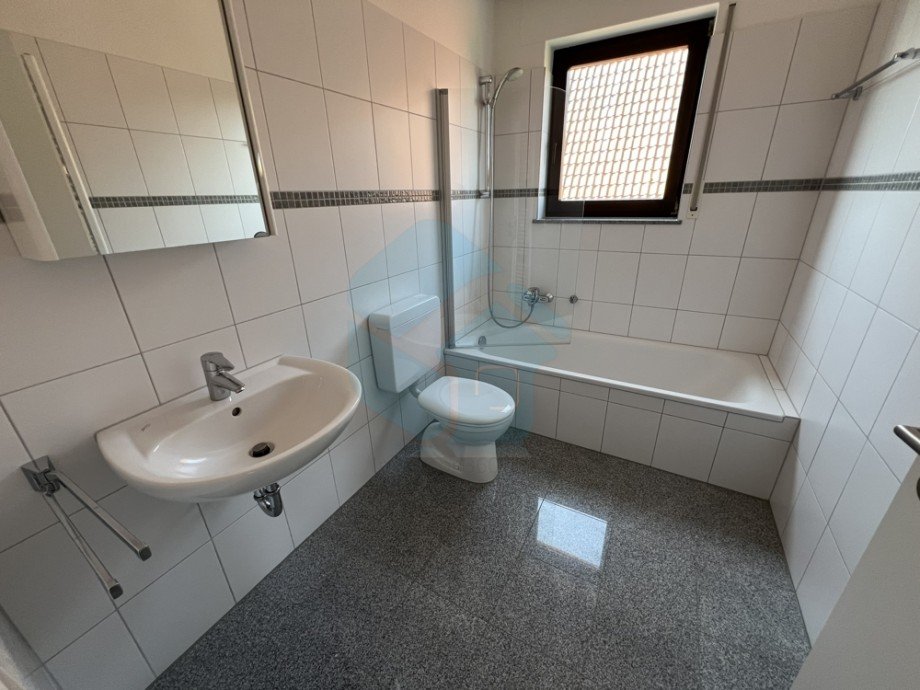 Badezimmer Dachgeschosswohnung Bad Nauheim