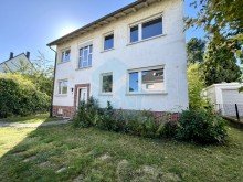 Frontansicht 2 +provisionsfrei f�r Kaufende+ Einfamilienhaus mit Potential und gro�em Grundst�ck in 35510 Butzbach!