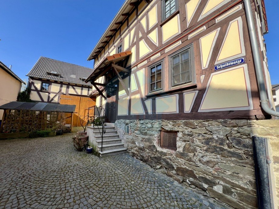 Seitenansicht Innenhof Einfamilienhaus Waldsolms / Kraftsolms