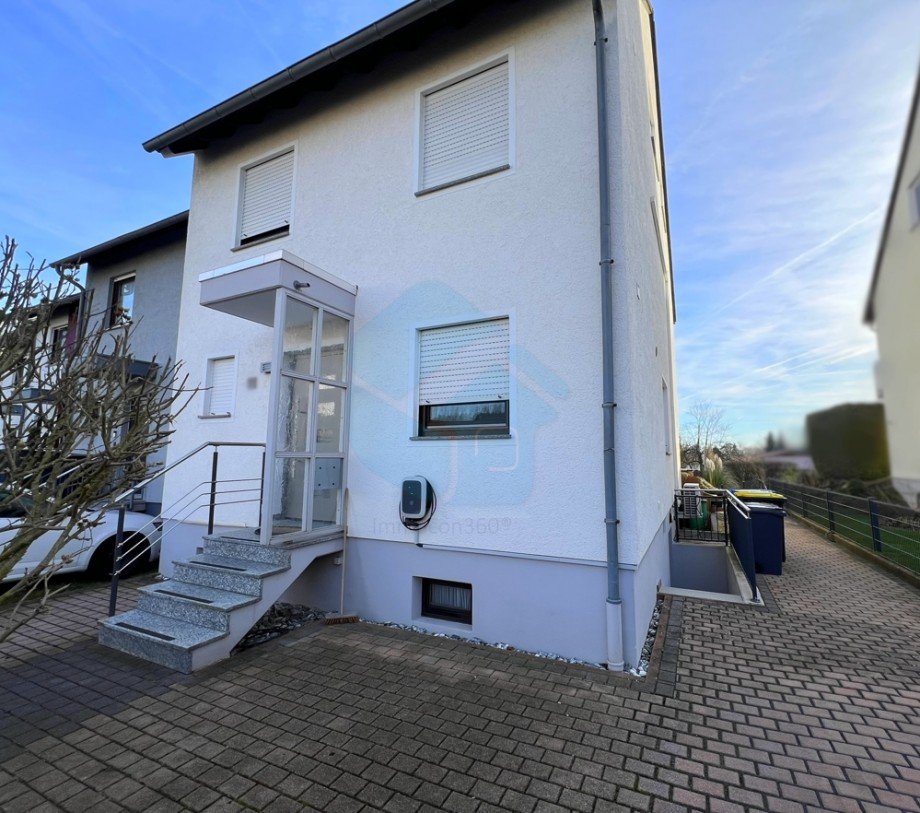 Frontansicht Reihenendhaus W�lfersheim / S�del