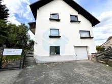 Frontansicht +Provisionsfrei+Sch�nes 1-2 FH mit Potential in Niederhadamar!