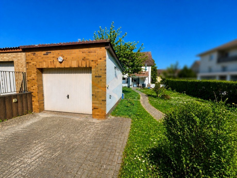 Garagenansicht Doppelhaush�lfte Butzbach