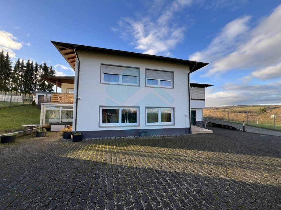 Frontansicht Etagenwohnung Langg�ns / Oberkleen