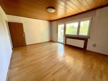 Zimmer 2 Ansicht 2 Obergeschoss +provisionsfrei f�r Kaufende+ Einfamilienhaus mit Potential und gro�em Grundst�ck in 35510 Butzbach!