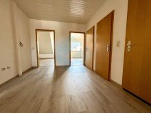 Flur Sch�ne 4-ZKB-Dachgeschoss-Wohnung in Butzbach-Pohl-G�ns! (Bitte sonstige Angaben beachten)