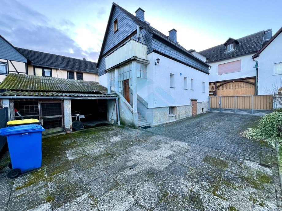 Hofansicht Einfamilienhaus Butzbach / Hoch-Weisel