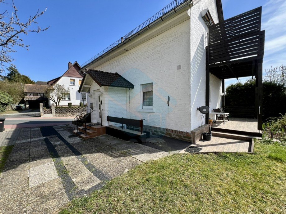 Ansicht Hofeinfahrt 2 Zweifamilienhaus Waldsolms / Brandoberndorf