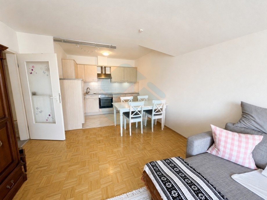 Wohnzimmer Ansicht zur K�che Dachgeschosswohnung Butzbach