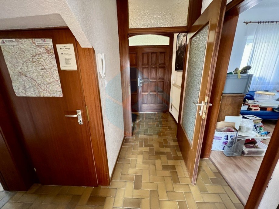 Flur EG Zweifamilienhaus Waldsolms / Brandoberndorf