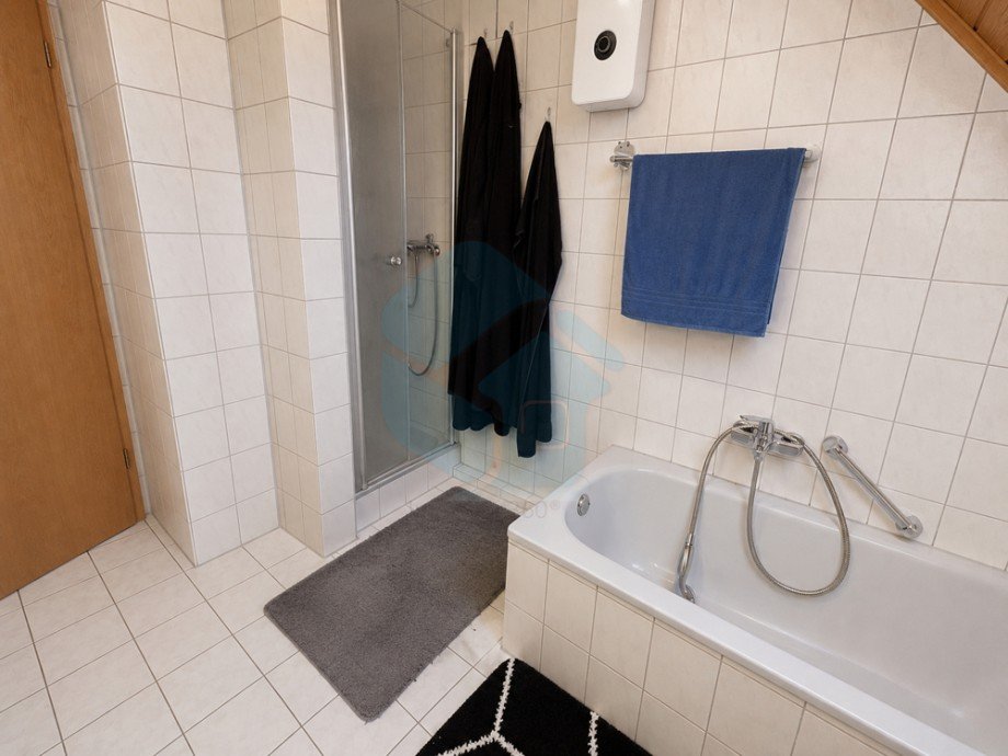 Wohnung DG Badezimmer Mehrfamilienhaus W�lfersheim / Wohnbach