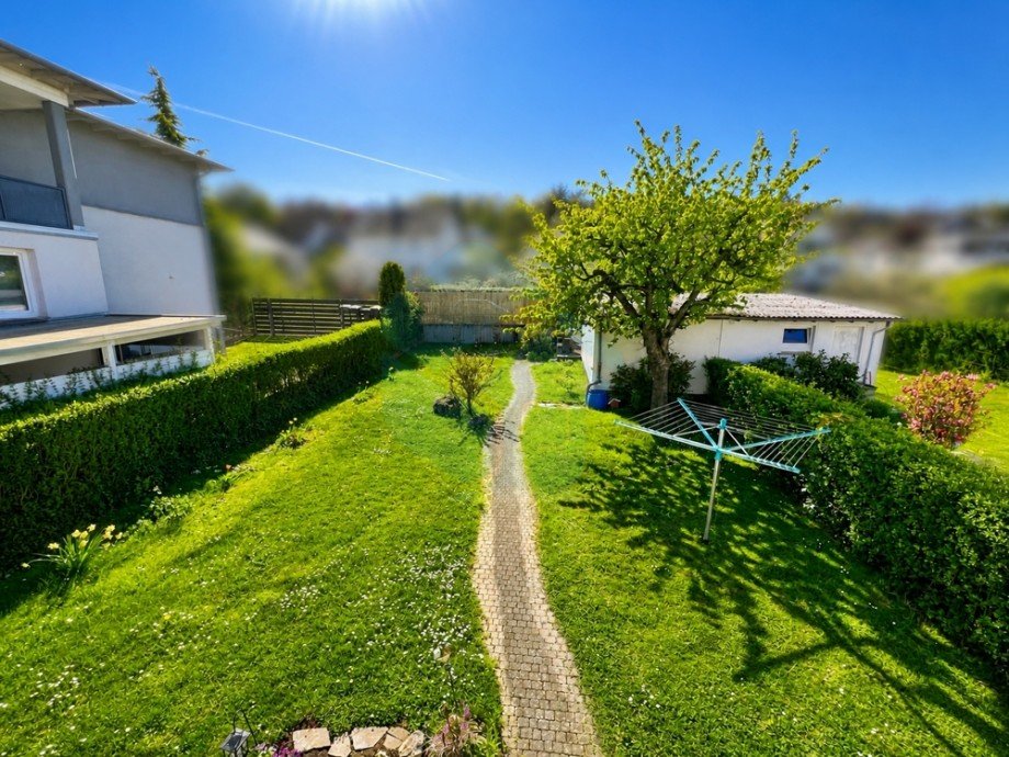 Gartenansicht vom Balkon Doppelhaush�lfte Butzbach