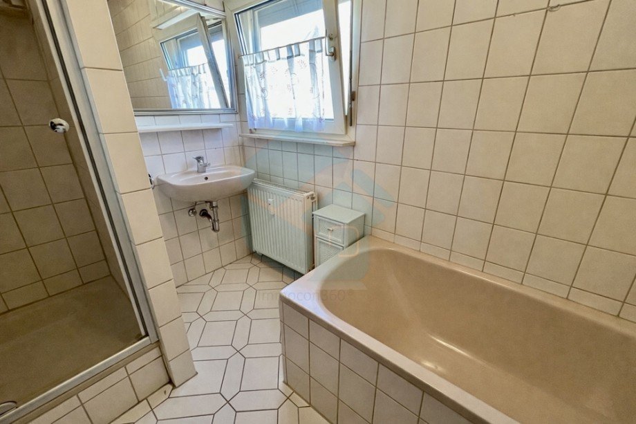 Badezimmer OG Haus links Einfamilienhaus W�lfersheim / Wohnbach