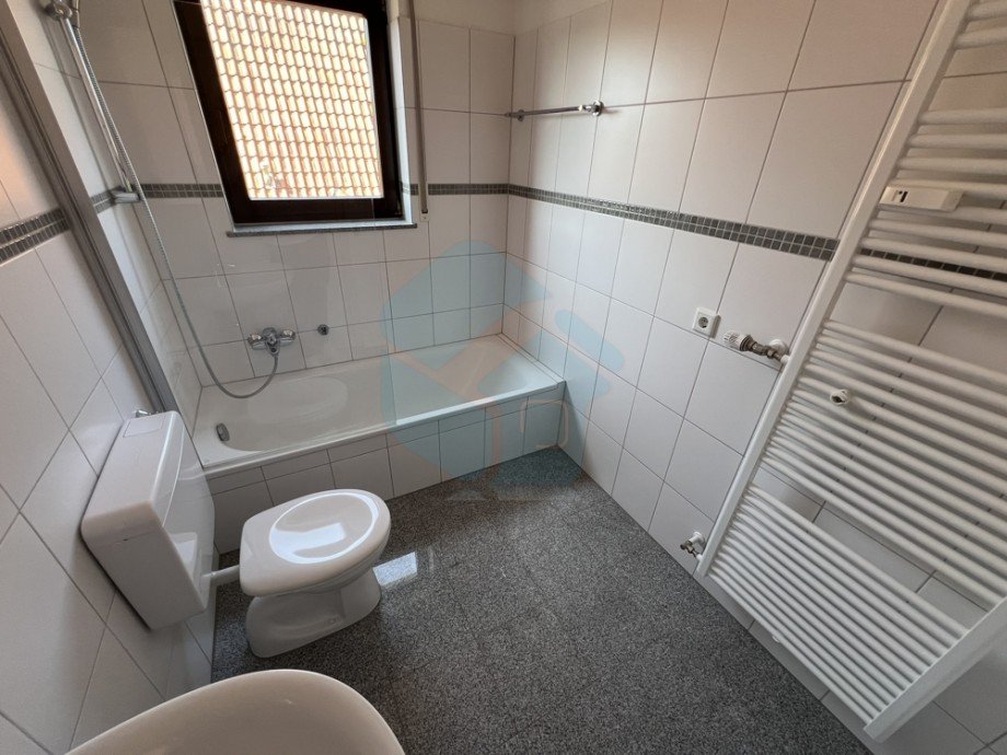 Badezimmer Ansicht 2 Dachgeschosswohnung Bad Nauheim
