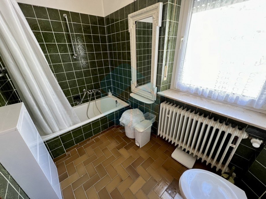 Bad EG Zweifamilienhaus Waldsolms / Brandoberndorf