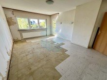 Zimmer 4 Obergeschoss Ansicht 2 +provisionsfrei f�r Kaufende+ Einfamilienhaus mit Potential und gro�em Grundst�ck in 35510 Butzbach!