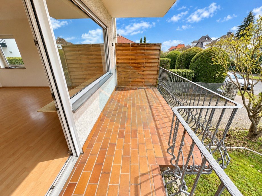 Sonniger Balkon mit Holzsichtschutz Erdgeschosswohnung Bad Nauheim