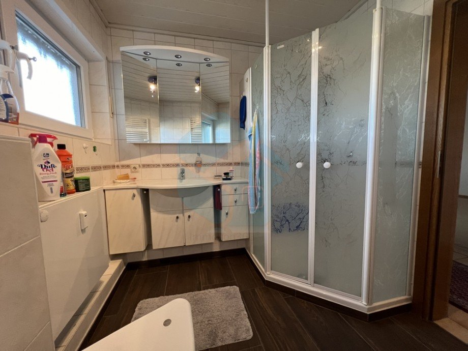 Badezimmer Ansicht 2 Etagenwohnung Langg�ns / Oberkleen