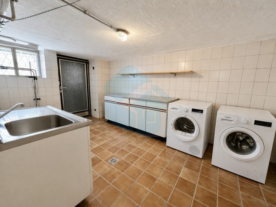 Waschraum mit Au�ent�r Doppelhaush�lfte Butzbach