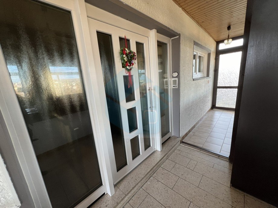 Wohnungseingang Etagenwohnung Langg�ns / Oberkleen