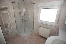 Badezimmer DG TERMINE AUSGEBUCHT! Sch�nes, ger�umiges EFH mit sch�nem Garten in ruhiger Lage!