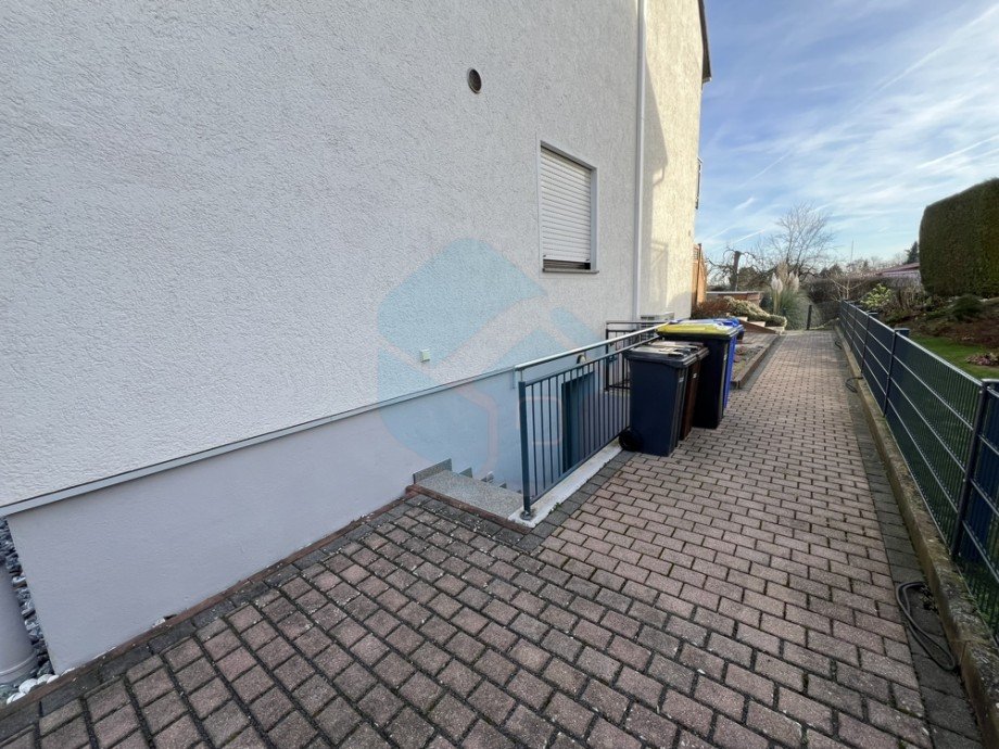 Seitenansicht Reihenendhaus W�lfersheim / S�del